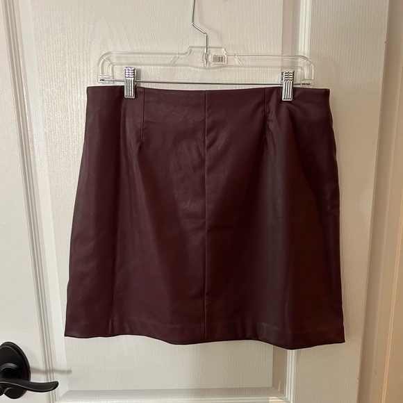 Faux leather mini skirt - Picture 2 of 2
